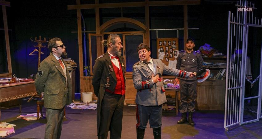 Antalya’da Dünya Tiyatro Günü, üç ayrı sahnede üç farklı oyunda kutlandı Antalya Büyükşehir Belediyesi Antalya Şehir Tiyatroları, 27 Mart Dünya Tiyatro