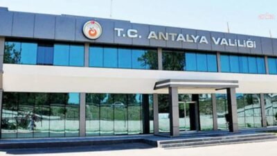 Antalya'nın Kepez ilçesinde sera işçilerinin kaldığı konteynerde çıkan yangında anne