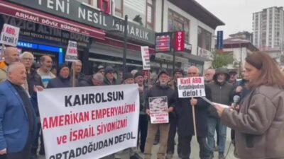 Artvin Arhavi’de bir araya gelen vatandaşlar, ABD ve İsrail’in İran’a