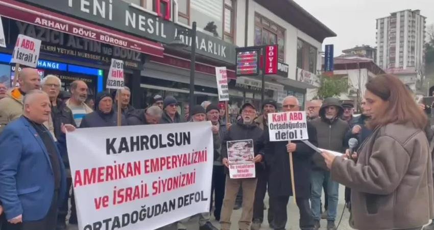 Artvin Arhavi’de bir araya gelen vatandaşlar, ABD ve İsrail’in İran’a