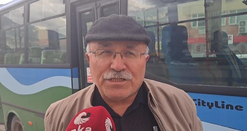 Artan akaryakıt fiyatlarına Artvin’den tepki: Bu pahalılıkla nereye kadar gideceğimizi biz de merak ediyoruz Ramazan Bayramı’nın birinci gününde akaryakıta yapılan zam, tepkilere yol açtı.
