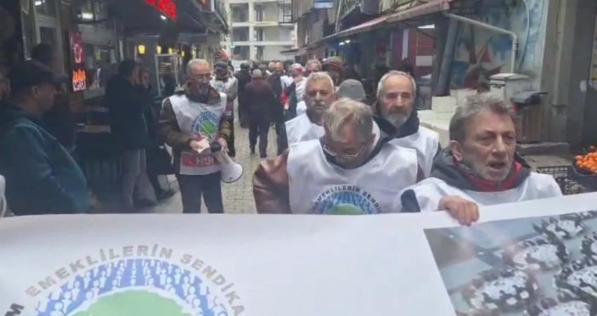 Tüm Emekliler Sendikası üyeleri, emeklilerin ekonomik sorunlarına dikkat çekmek amacıyla yürüyüş