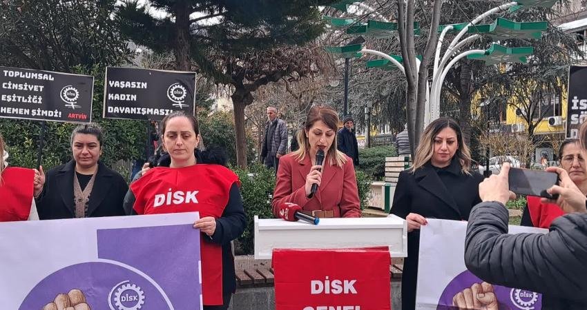 DİSK Rize-Artvin Şube Başkan Yardımcısı Yeşim Sancal, 8 Mart Dünya
