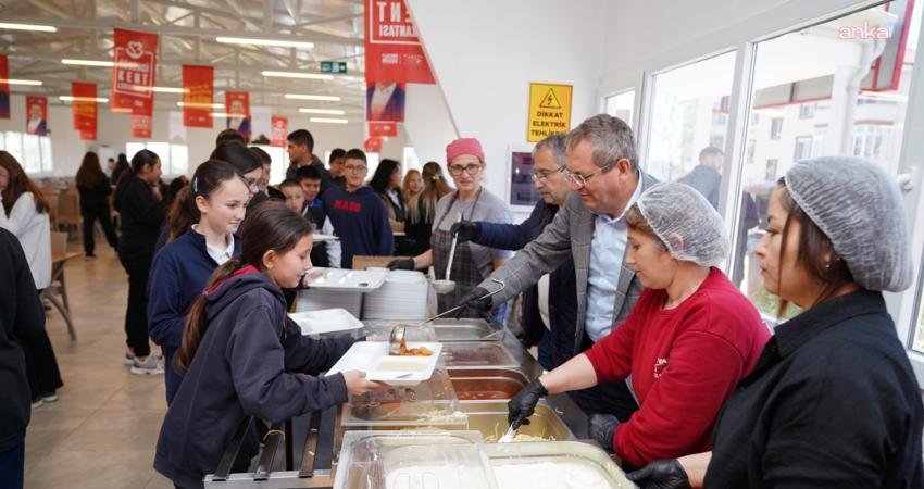 Ayvalık Belediye Başkanı Ergin, 2025 yılında hayata geçirilen projeleri kamuoyuyla paylaştı Ayvalık Belediye Başkanı Mesut Ergin, 2025 yılında hayata geçirilen projeleri