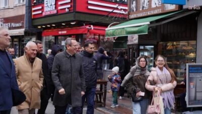 Ayvalık Belediye Başkanı Mesut Ergin, Ramazan Bayramı dolayısıyla esnafla ve