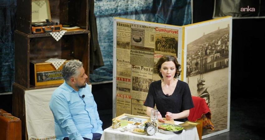 Ayvalık Belediye Tiyatrosu tarafından sahnelenen “Seni Alırsa Fırtına” adlı oyun,