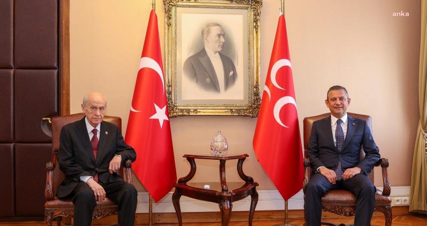 Bahçeli, Özel’i arayarak Kadir Gecesi’ni tebrik etti MHP Genel Başkanı Devlet Bahçeli, CHP Genel Başkanı Özgür Özel'i