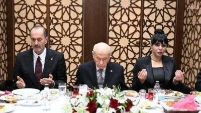 MHP Genel Başkanı Devlet Bahçeli, partisinin genel merkez çalışanlarıyla iftar