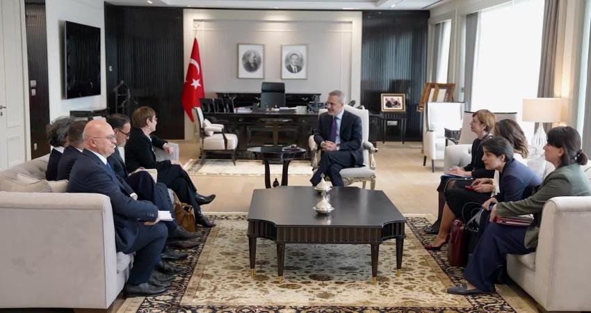 Bakan Fidan, Avrupa İmar ve Kalkınma Bankası Basso’yu kabul etti Dışişleri Bakanı Hakan Fidan, Avrupa İmar ve Kalkınma Bankası Başkanı