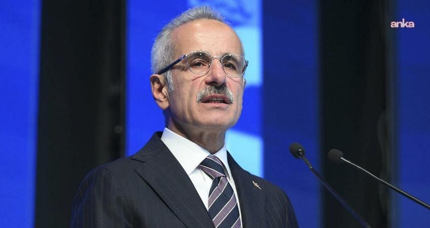 Bakan Uraloğlu: Bayramda YHT, anahat ve bölgesel trenlerimizde 8 bin 898 kişilik ek kapasite sağlayacağız Ulaştırma ve Altyapı Bakanı Abdulkadir Uraloğlu, “Bayram süresince YHT, anahat