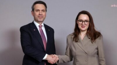 Enerji ve Tabii Kaynaklar Bakanı Alparslan Bayraktar, Paris'te Ukrayna Başbakanı