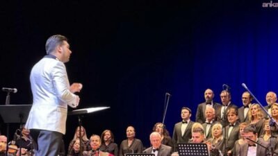 Çanakkale Zaferi’nin 111’inci yıl dönümünde Bakırköy’de düzenlenen “Kahramanlık Türküleri Konseri”nde