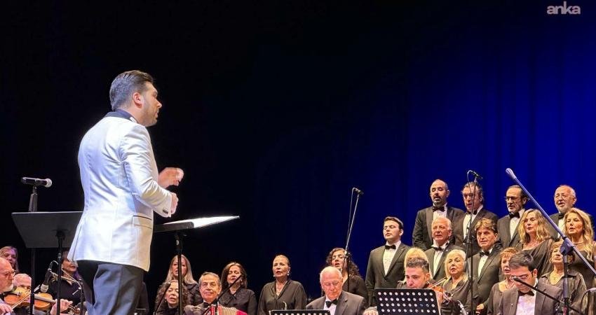 Çanakkale Zaferi’nin 111’inci yıl dönümünde Bakırköy’de düzenlenen “Kahramanlık Türküleri Konseri”nde