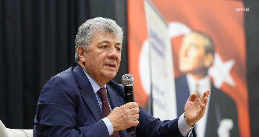 Eski CHP İzmir Milletvekili ve Cumhuriyet gazetesi yazarı Mustafa Balbay,