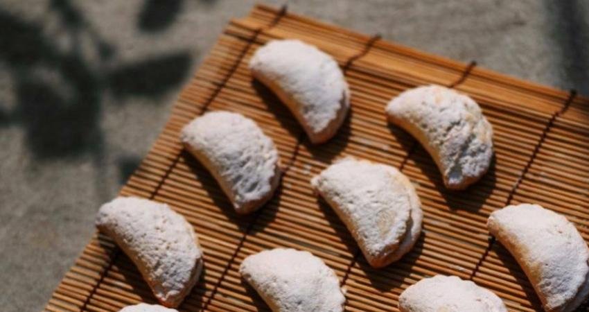 Balçova Belediyesi, park ve bahçelerde dalında kalan zeytin ve turunçları