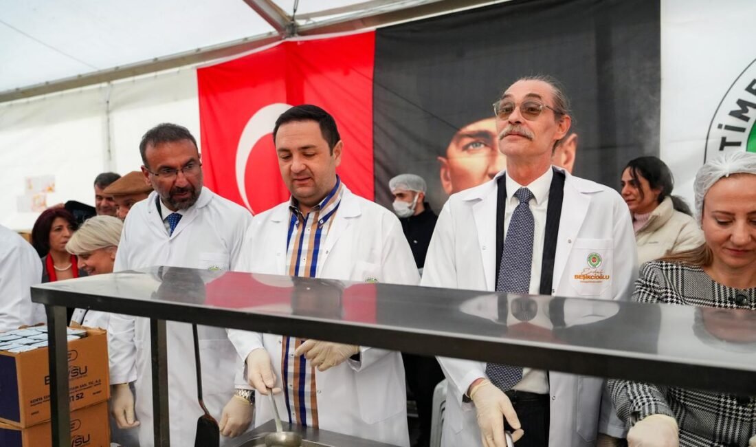 Etimesgut Belediyesi, Ramazan ayı boyunca ilçede kurduğu iftar çadırlarıyla vatandaşları