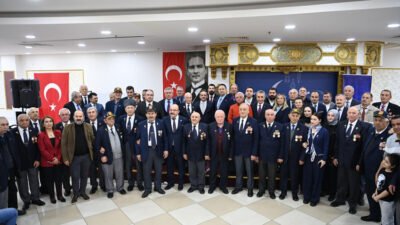 Mamak Belediyesi Lavanta Kültür Merkezi’nde düzenlenen iftar programında gaziler ve