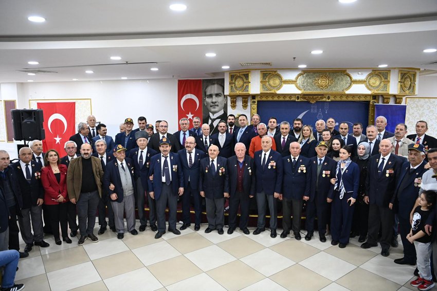 Başkan Şahin gaziler ve şehit yakınlarıyla iftar sofrasında bir araya geldi Mamak Belediyesi Lavanta Kültür Merkezi’nde düzenlenen iftar programında gaziler ve