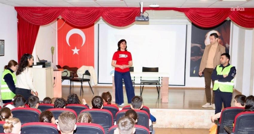 Bayraklı’da sıfır atık bilinci küçük yaşta başlıyor Bayraklı Belediyesi, 30 Mart Uluslararası Sıfır Atık Günü kapsamında ilkokul