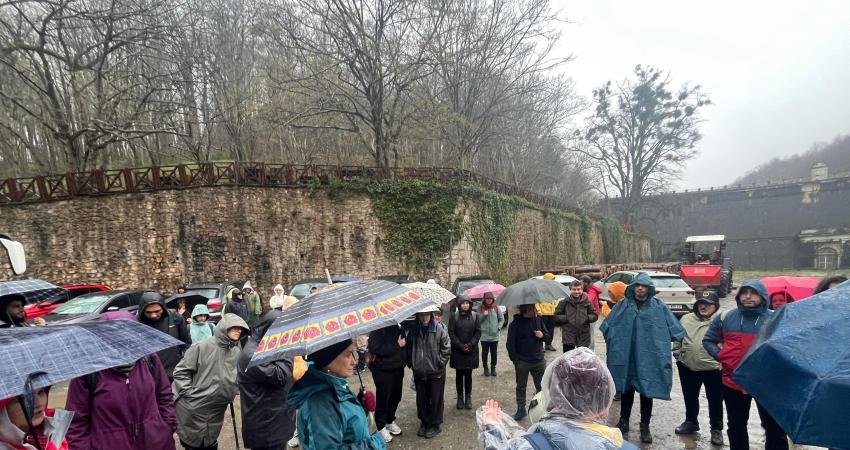 Belgrad Ormanı’nda yağmur altında yürüyüş… TOD Şube Başkanı Kaya: “Buraları yarın öbür gün tamamen turizme açacak ve ormanı tahrip edecek uygulamalar planlanıyor” Türkiye Ormancılar Derneği (TOD) Marmara Şubesi ve İstanbul Barosu Çevre,