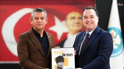 Manisa Büyükşehir Belediye Başkanı Besim Dutlulu, CHP Genel Başkanı Özgür