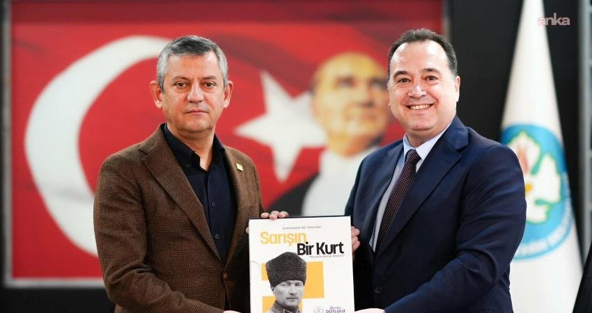 Manisa Büyükşehir Belediye Başkanı Besim Dutlulu, CHP Genel Başkanı Özgür