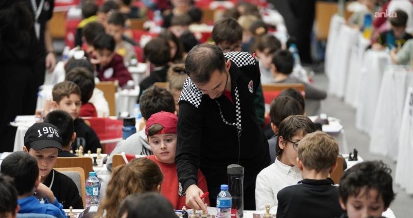 Beylikdüzü Belediyesi'nin Çanakkale Zaferi’nin 111'inci yılında düzenlediği "3. Geleneksel Çanakkale Geçilmez