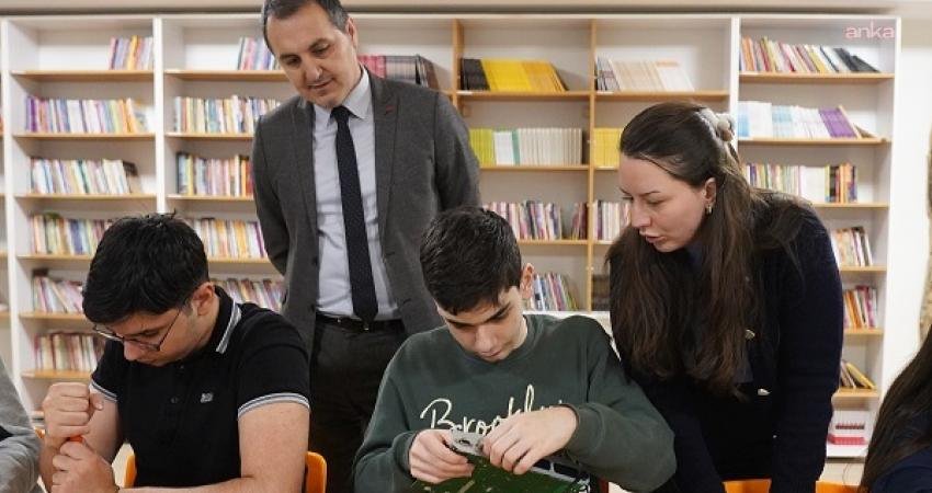 Beylikdüzü Belediyesi, öğrencilerin çevre bilincini artırmak amacıyla elektronik atıkların yönetimi