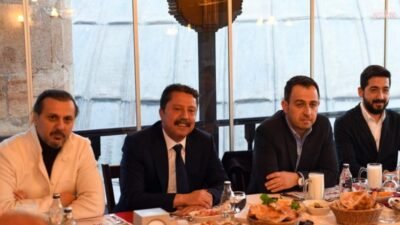 Beypazarı Belediye Başkanı Özer Kasap, ramazan ayı dolayısıyla düzenlenen iftar