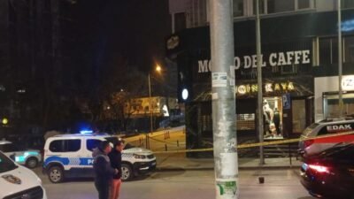 Bilecik’te hırsızlar, sabaha karşı kepenklerini balyozla kırardıkları kuyumcu vitrinindeki ziynet