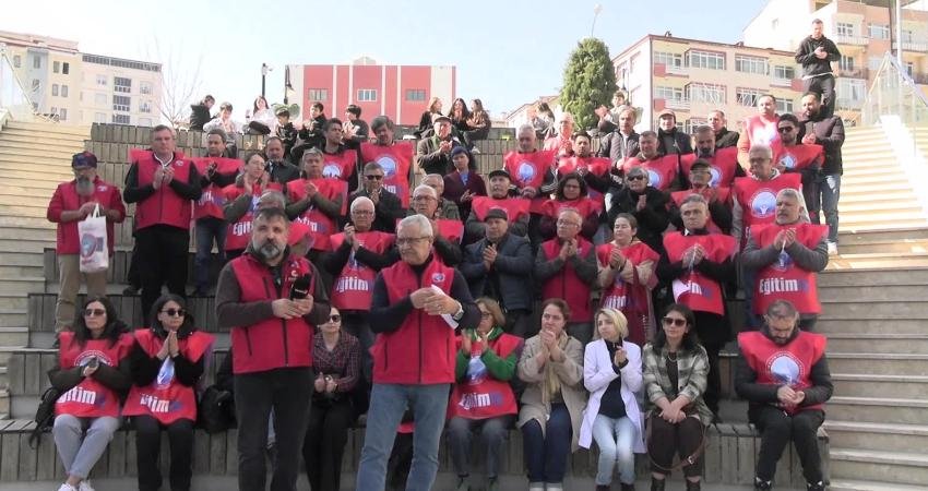 Bilecik’te öğretmenler, öldürülen eğitimci Fatma Nur Çelik için eylem yaptı Eğitim ve Bilim İşgörenleri Sendikası (Eğitim-İş) Şubesi üyeleri, İstanbul’da bir
