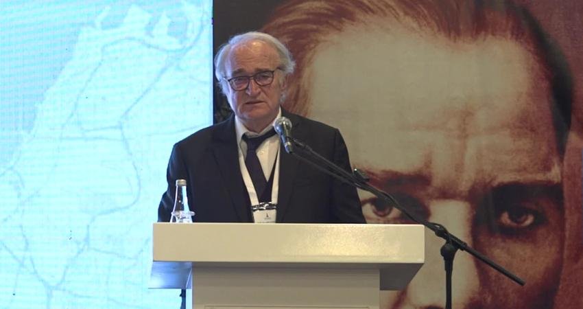 Bilim insanları İzmir ‘de Körfez’in geleceğini konuştu İzmir Büyükşehir Belediyesi'nin “Sağlıklı Körfez” hedefiyle düzenlediği Uluslararası İzmir Körfez