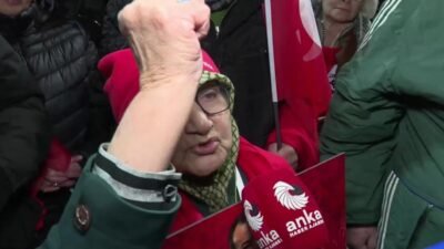 CHP'nin, Bolu'da düzenlediği "Millet İradesine Sahip Çıkıyor" mitingine binlerce vatandaş akın