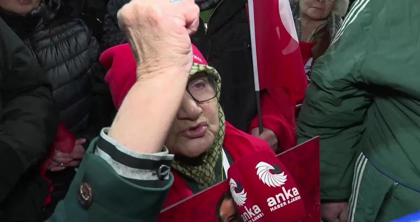 CHP'nin, Bolu'da düzenlediği "Millet İradesine Sahip Çıkıyor" mitingine binlerce vatandaş akın