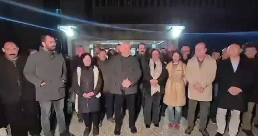 BirGün Yayın Koordinatörü Yaşar Aydın: Ne öfkemizi ne de onurumuzu kaybedeceğiz BirGün Yayın Koordinatörü Yaşar Aydın, gazetenin muhabiri İsmail Arı'nın tutuklanmasının