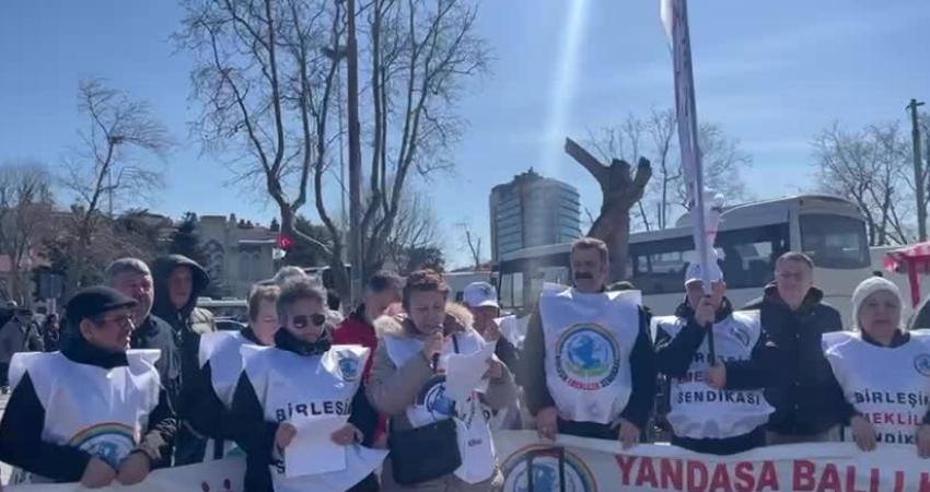 Birleşik Emekliler Sendikası, “Emekli insanca yaşamak istiyor” talebiyle Kadıköy İskele