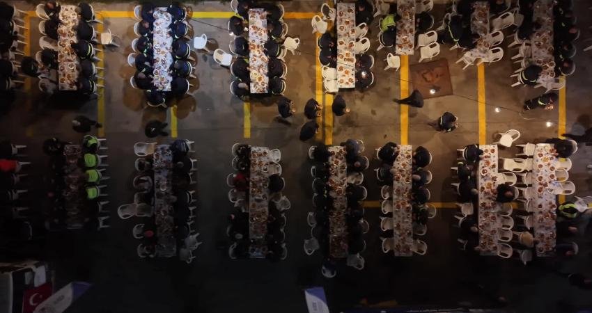 Bodrum Belediye Başkanı Mandalinci, Temizlik İşleri Müdürlüğü’nün düzenlediği sahura katıldı Bodrum Belediye Başkanı Tamer Mandalinci, Temizlik İşleri Müdürlüğü tarafından düzenlenen