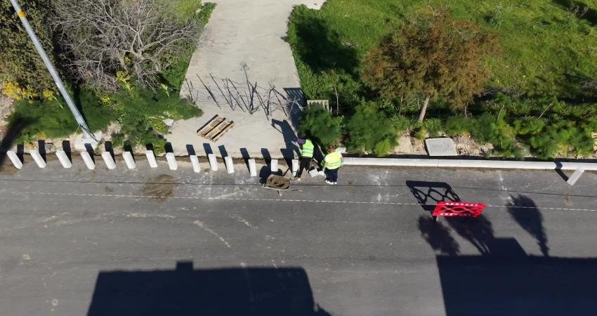 Bodrum’da Bergamut Caddesi, yenilenen yüzüyle vatandaşların kullanımına hazırlanıyor Bodrum Belediye Başkanı Tamer Mandalinci, Bitez Mahallesi Bergamut Caddesi’nde yürütülen