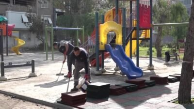 Bornova Belediyesi, baharın gelmesiyle birlikte ilçede park yenileme, yürüyüş yolu