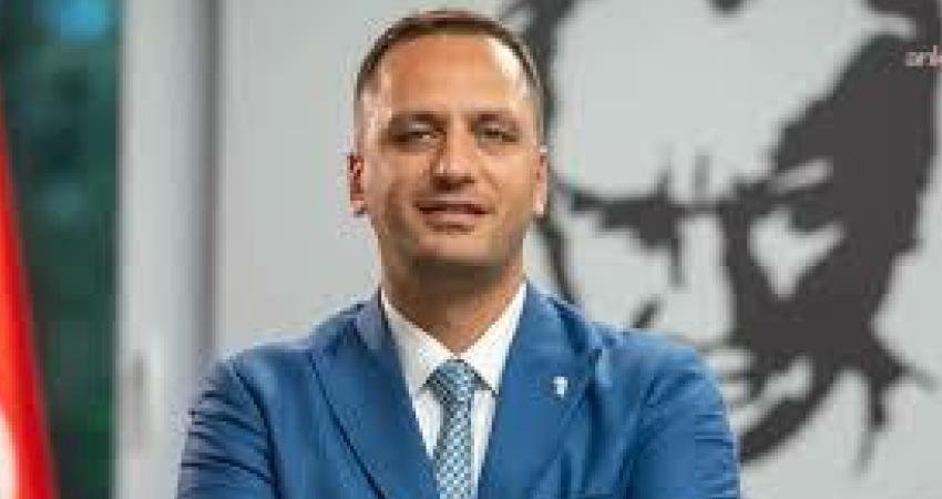 Bornova Belediye Başkanı Eşki’den açıklama: İftiralara karşı hukuk yoluna gidiyorum Bornova Belediye Başkanı Ömer Eşki, Uşak Belediyesi’ne yönelik operasyon sonrası