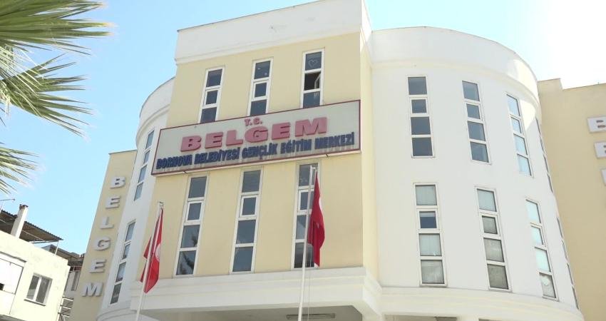 Bornova’da BELGEM öğretmenlerinden Fatma Nur Çelik’in öldürülmesine tepki Bornova Belediyesi Gençlik Eğitim Merkezi (BELGEM) öğretmenleri, İstanbul Çekmeköy’de görev