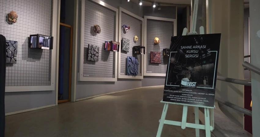 Bornova’da “Kont Öderland” oyunu ayakta alkışlandı Bornova Belediyesi Şehir Tiyatrosu, 27 Mart Dünya Tiyatro Günü’nde “Kont