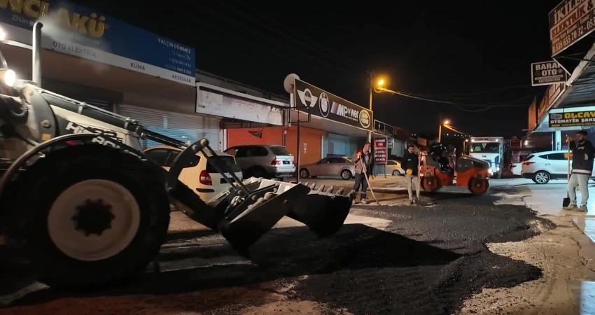 Bornova Belediyesi, ilçe genelinde eş zamanlı yürüttüğü asfalt, yama, kaldırım