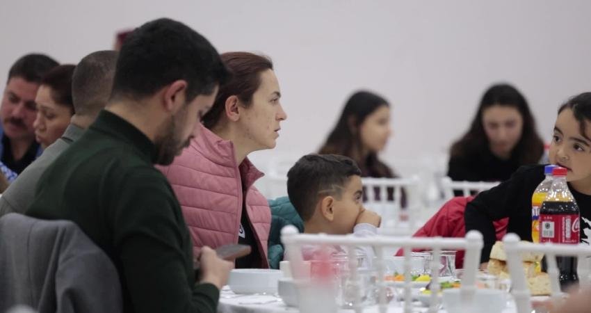 Burdur Belediye Başkanı Ali Orkun Ercengiz, Cumhuriyet Yaşam Merkezi’nde düzenlenen iftar programında belediye