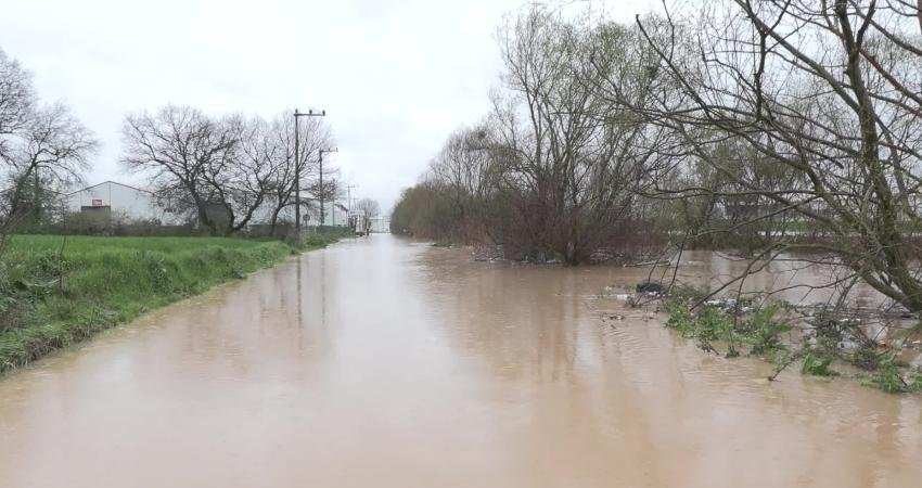 Bursa Büyükşehir Belediyesi ekiplerinden olumsuz hava koşullarına karşı sahada yoğun çalışma Bursa Büyükşehir Belediyesi ekipleri, kent genelinde gece boyunca etkili olan