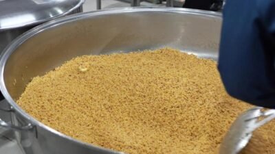 Bursa Büyükşehir Belediyesi’nin BURFAŞ üretim tesislerinde hazırlanan sağlıklı ve lezzetli