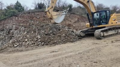 Bursa Büyükşehir Belediyesi, Kestel’de ulaşımda sıkıntı yaşanan mahalle yollarını genişletme