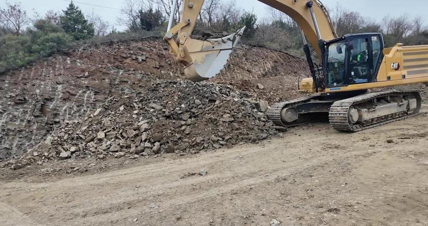 Bursa Büyükşehir Belediyesi, Kestel’de ulaşımda sıkıntı yaşanan mahalle yollarını genişletme