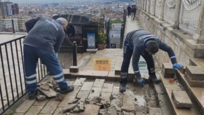 Bursa Büyükşehir Belediyesi, kentin simge noktalarından Tophane Meydanı'nda tarihi dokuyu