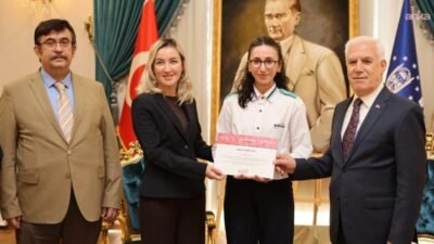 Bursa Büyükşehir Belediyesi’nin düzenlediği tramvay/metro sürücülüğü eğitimlerini başarıyla tamamlayan 10